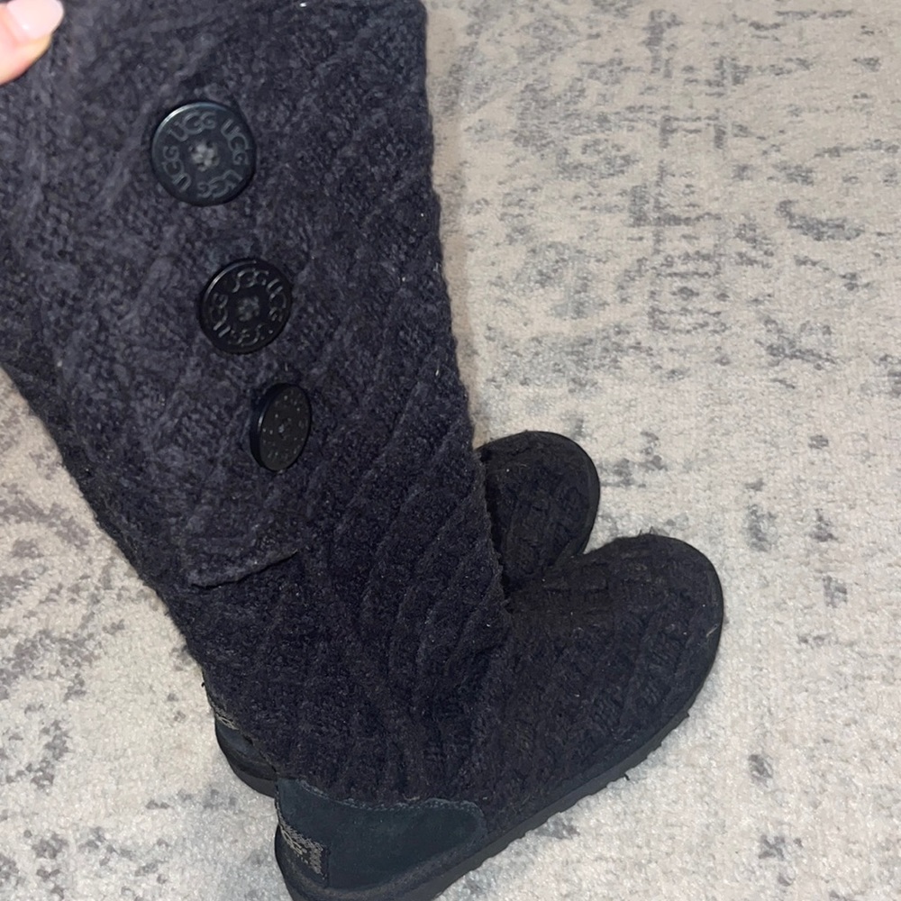 Knit ugg boots with buttons. Great condition. Size 9
